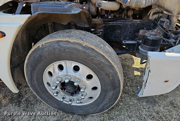 image for item EJ5967 2006 Freightliner Columbia semi truck