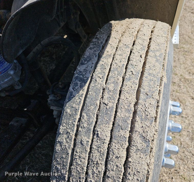 image for item EJ5967 2006 Freightliner Columbia semi truck