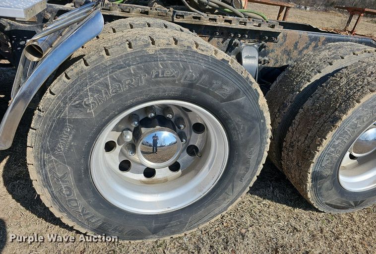 image for item EJ5967 2006 Freightliner Columbia semi truck