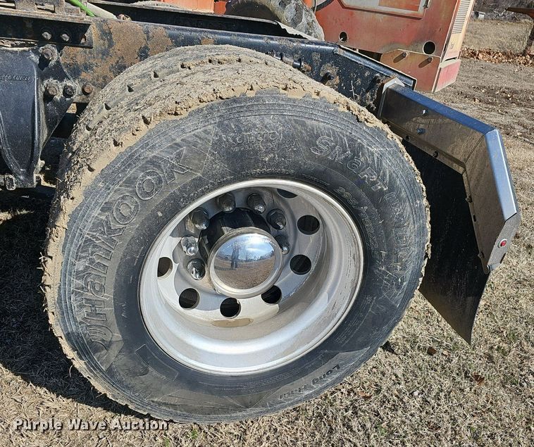 image for item EJ5967 2006 Freightliner Columbia semi truck