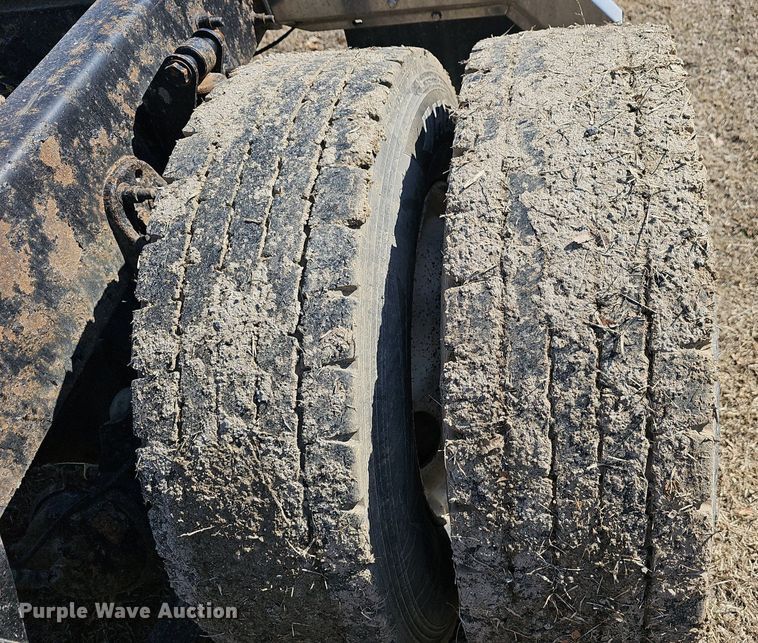 image for item EJ5967 2006 Freightliner Columbia semi truck