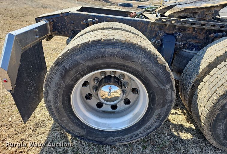 image for item EJ5967 2006 Freightliner Columbia semi truck