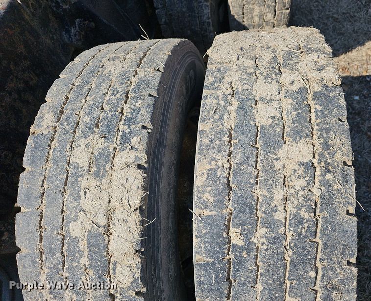 image for item EJ5967 2006 Freightliner Columbia semi truck