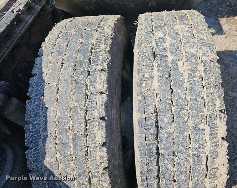 image for item EJ5967 2006 Freightliner Columbia semi truck