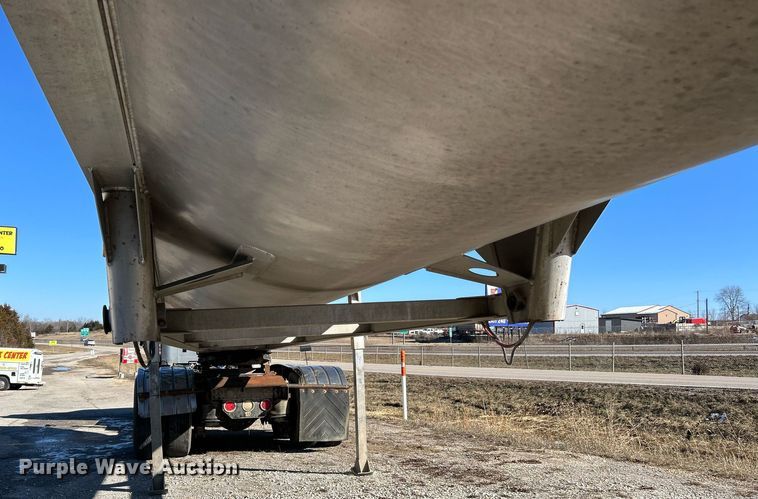 image for item EK4101 2005 Everlite end dump trailer