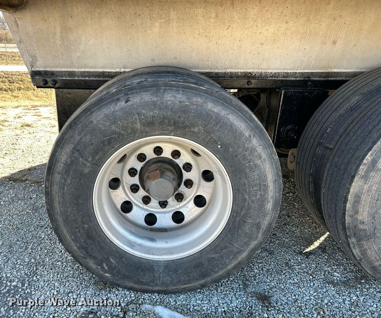 image for item EK4101 2005 Everlite end dump trailer