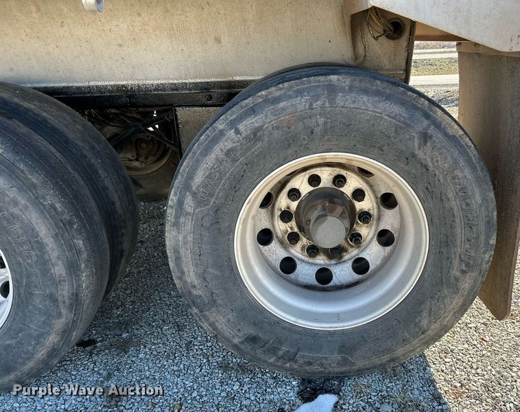 image for item EK4101 2005 Everlite end dump trailer