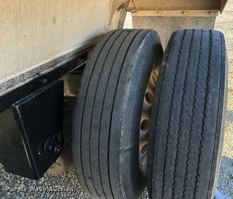 image for item EK4101 2005 Everlite end dump trailer