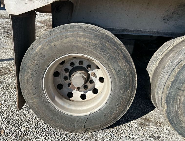 image for item EK4101 2005 Everlite end dump trailer