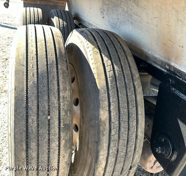 image for item EK4101 2005 Everlite end dump trailer