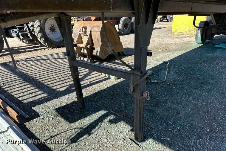 image for item EK9876 1999 Mate end dump trailer