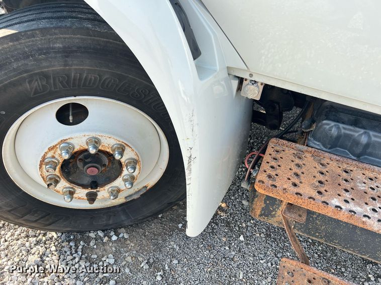 image for item II9198 2015 International 4300 box truck