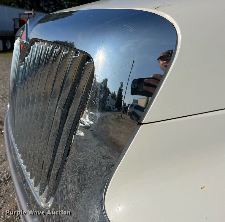 image for item II9198 2015 International 4300 box truck