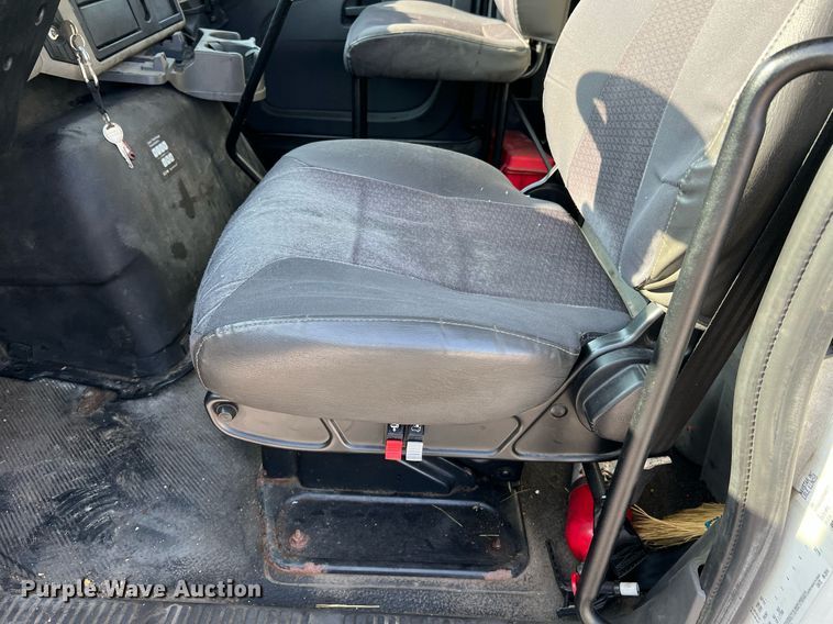 image for item II9198 2015 International 4300 box truck