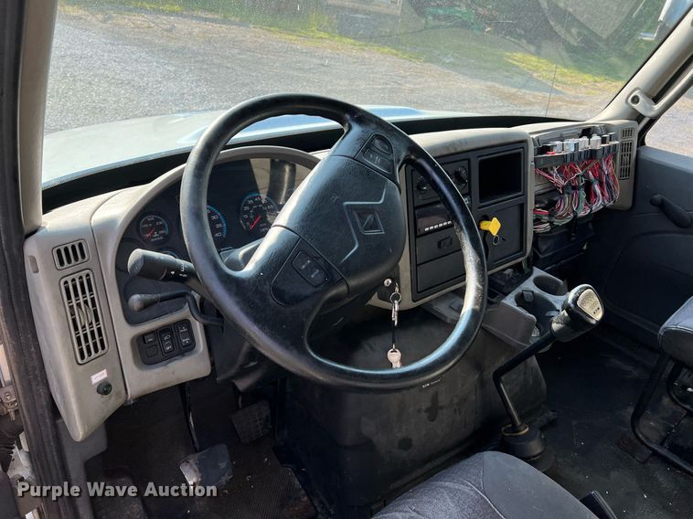 image for item II9198 2015 International 4300 box truck