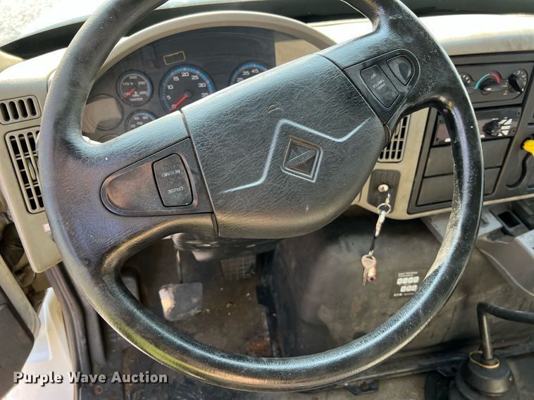 image for item II9198 2015 International 4300 box truck