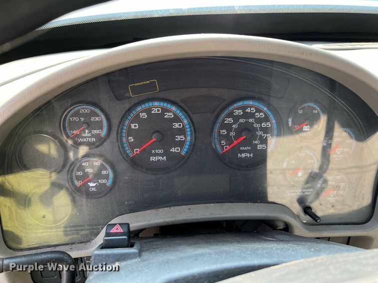 image for item II9198 2015 International 4300 box truck