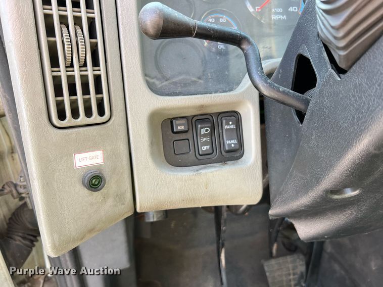 image for item II9198 2015 International 4300 box truck