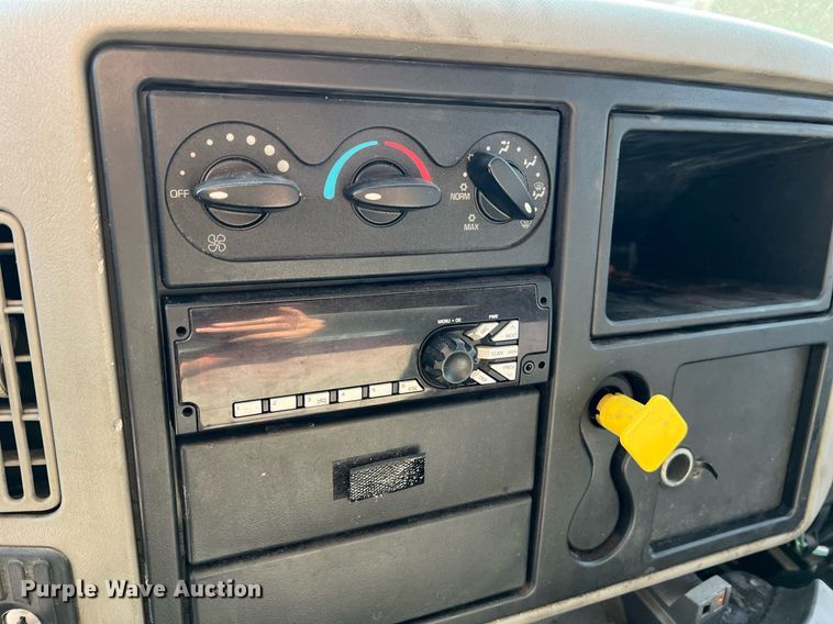 image for item II9198 2015 International 4300 box truck