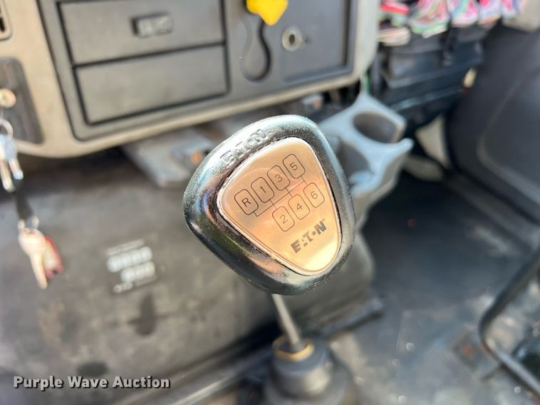 image for item II9198 2015 International 4300 box truck