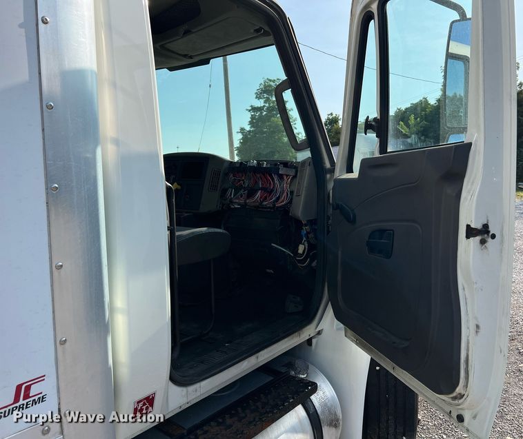 image for item II9198 2015 International 4300 box truck