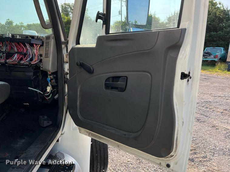 image for item II9198 2015 International 4300 box truck