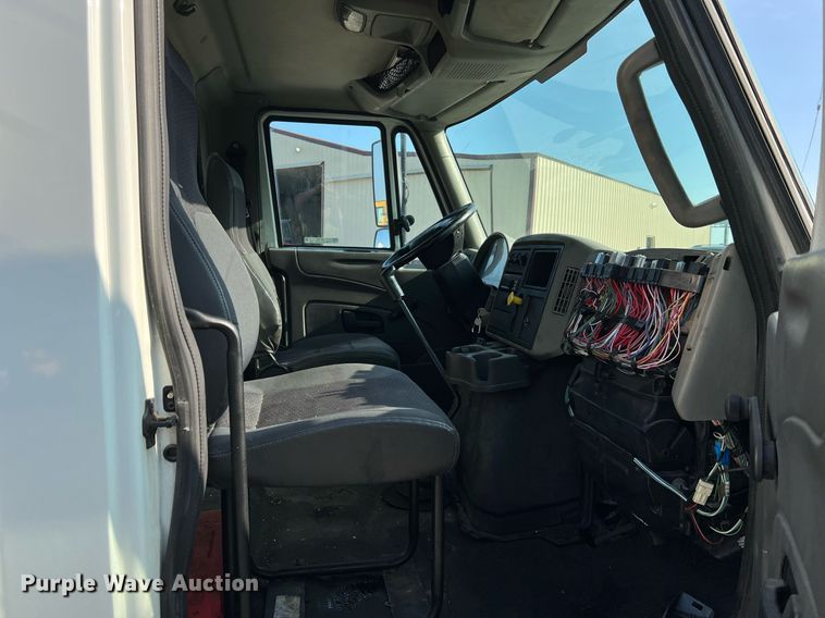 image for item II9198 2015 International 4300 box truck