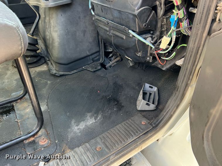 image for item II9198 2015 International 4300 box truck