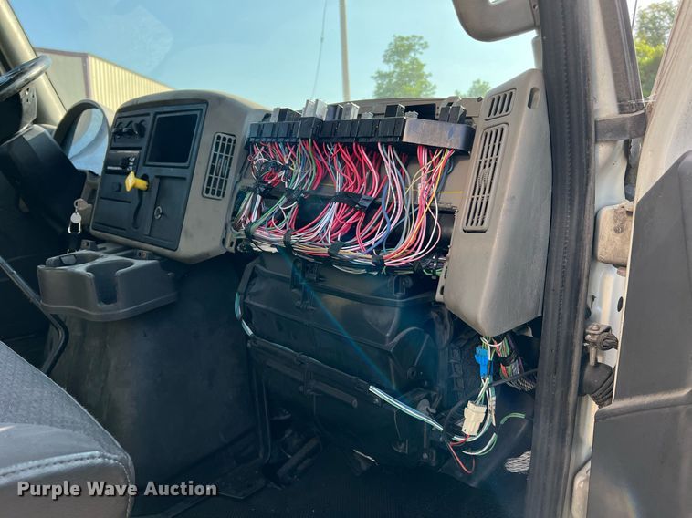 image for item II9198 2015 International 4300 box truck