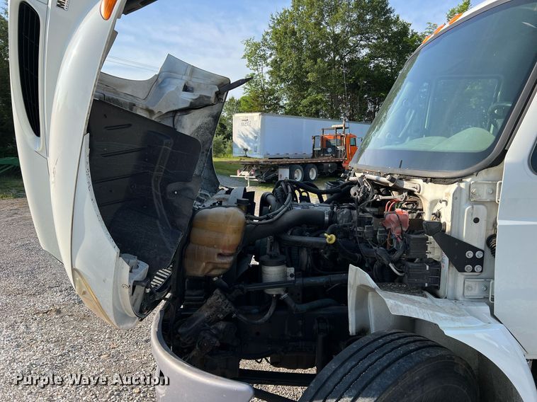 image for item II9198 2015 International 4300 box truck