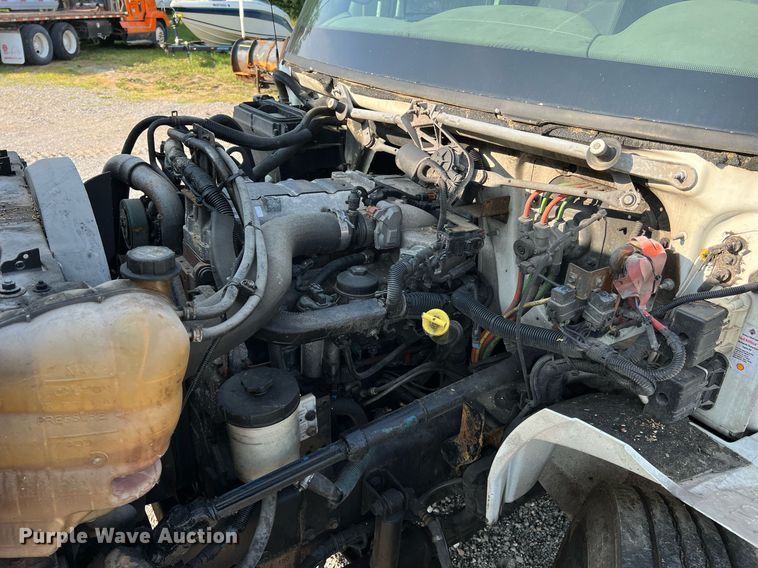 image for item II9198 2015 International 4300 box truck