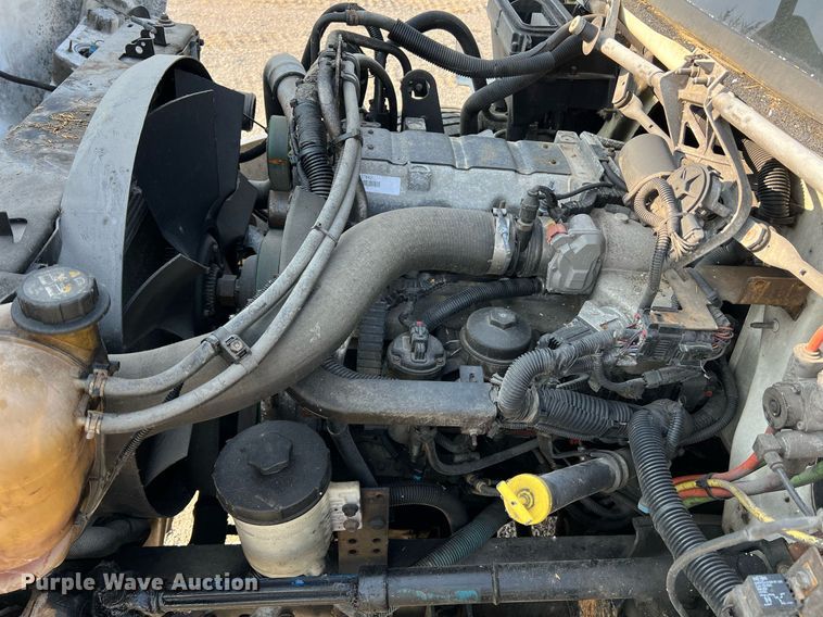 image for item II9198 2015 International 4300 box truck