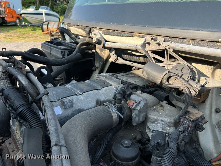 image for item II9198 2015 International 4300 box truck