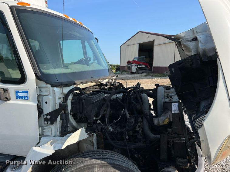 image for item II9198 2015 International 4300 box truck