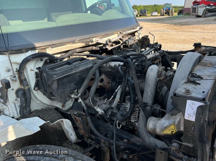 image for item II9198 2015 International 4300 box truck