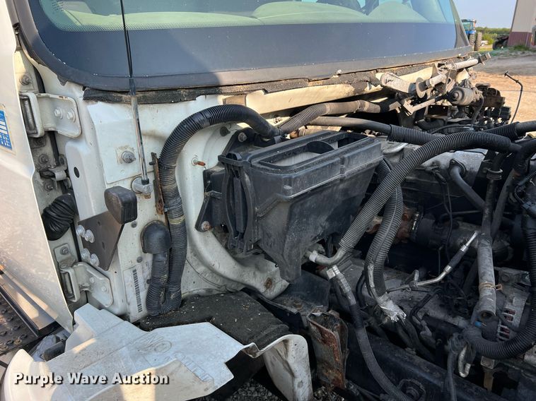 image for item II9198 2015 International 4300 box truck