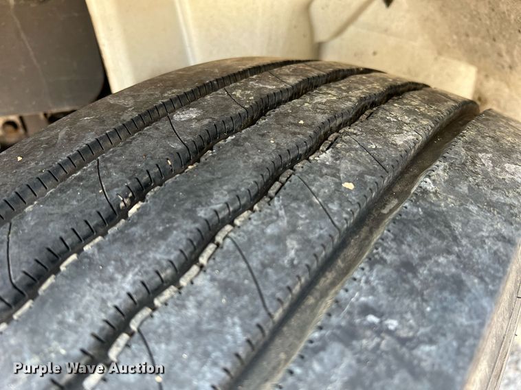 image for item II9198 2015 International 4300 box truck