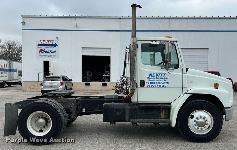 image for item KV9820 2000 Freightliner FL70 semi truck