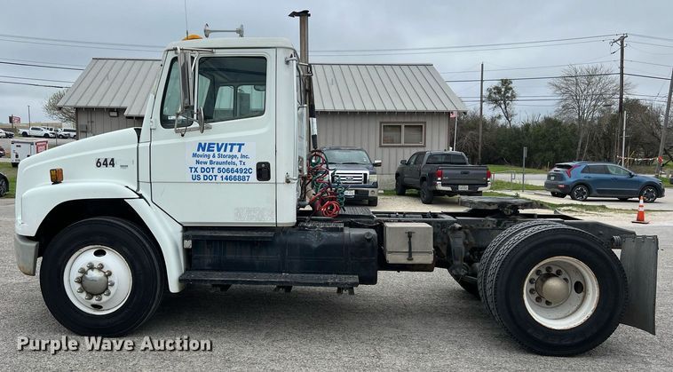 image for item KV9820 2000 Freightliner FL70 semi truck