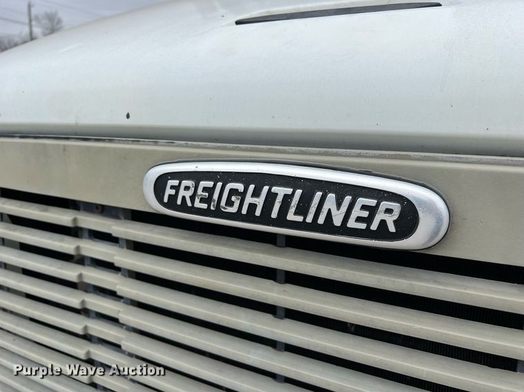 image for item KV9820 2000 Freightliner FL70 semi truck