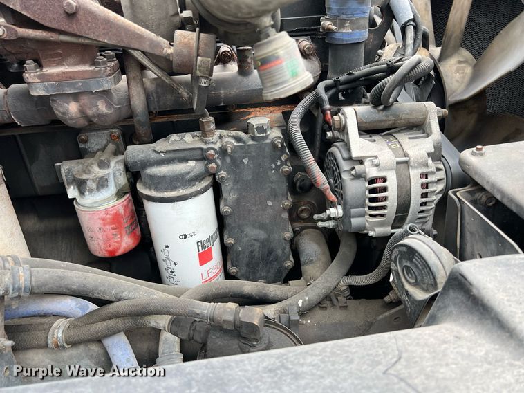 image for item KV9820 2000 Freightliner FL70 semi truck