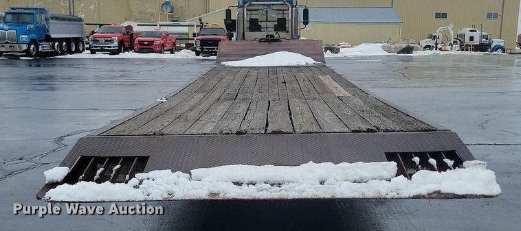 image for item LA9558 1995 Dakota Manufacturing DD25T32 drop tilt deck equipment trailer