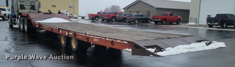 image for item LA9558 1995 Dakota Manufacturing DD25T32 drop tilt deck equipment trailer