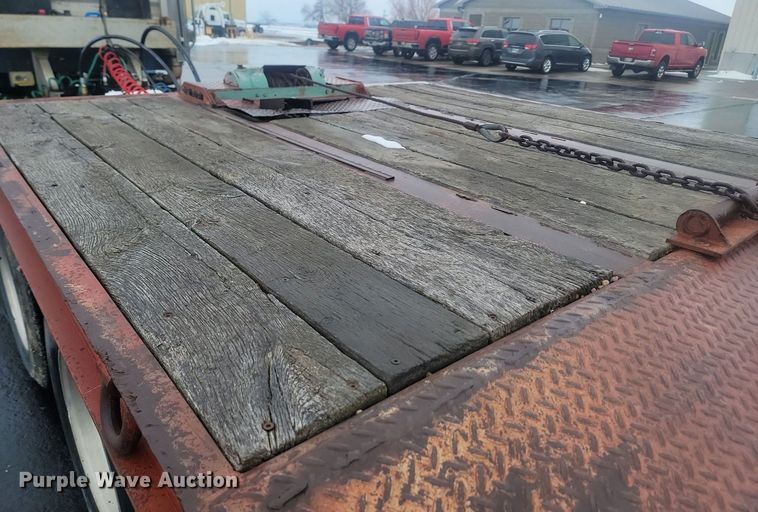 image for item LA9558 1995 Dakota Manufacturing DD25T32 drop tilt deck equipment trailer