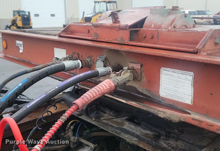 image for item LA9558 1995 Dakota Manufacturing DD25T32 drop tilt deck equipment trailer