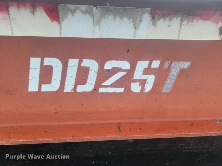 image for item LA9558 1995 Dakota Manufacturing DD25T32 drop tilt deck equipment trailer