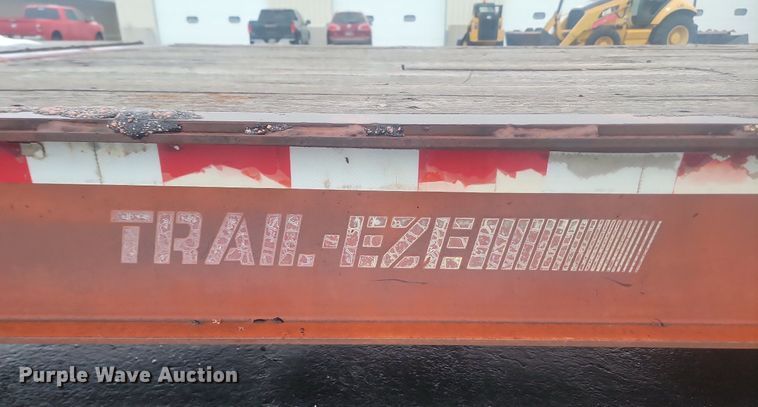 image for item LA9558 1995 Dakota Manufacturing DD25T32 drop tilt deck equipment trailer