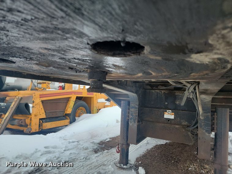 1995 Dakota Manufacturing DD25T32 drop tilt deck equipment trailer in