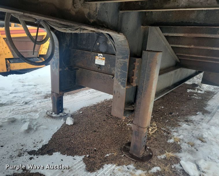 image for item LA9558 1995 Dakota Manufacturing DD25T32 drop tilt deck equipment trailer