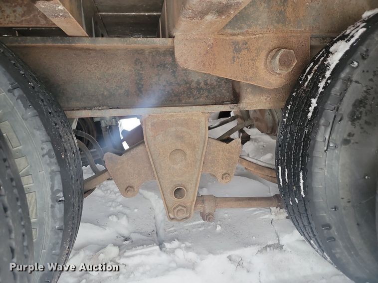 image for item LA9558 1995 Dakota Manufacturing DD25T32 drop tilt deck equipment trailer